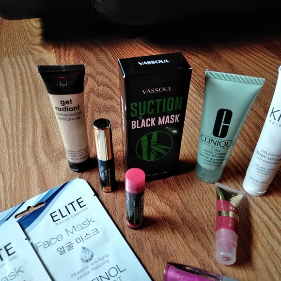 Makeup bundle - Picture 6 of 7